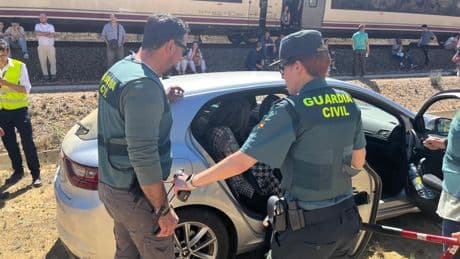 La dramática situación de 480 viajeros atrapados en el AVE Madrid-Galicia en un campo de Toro durante seis horas