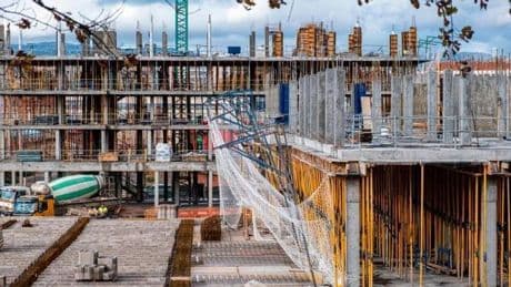 La burocracia y la falta de mano de obra agravan el acceso a la vivienda y encarecen su precio