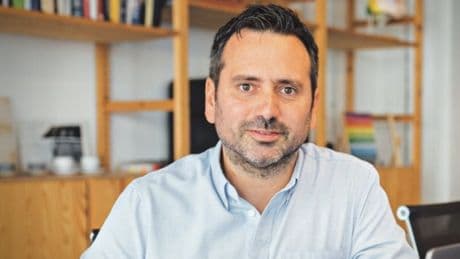 Álvaro Bilbao, neuropsicológico: “Reconoce su esfuerzo o determinación de tus hijos en lugar de elogiar su inteligencia, eso puede desmotivarlos”