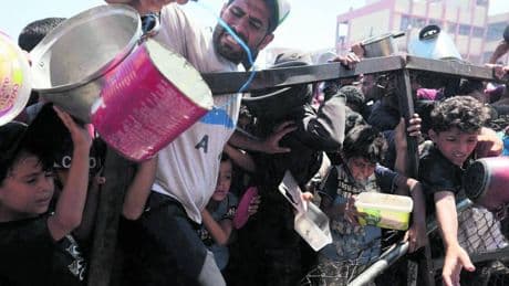 L'alba di sangue a Gaza: "Uccisi più di 100 civili"