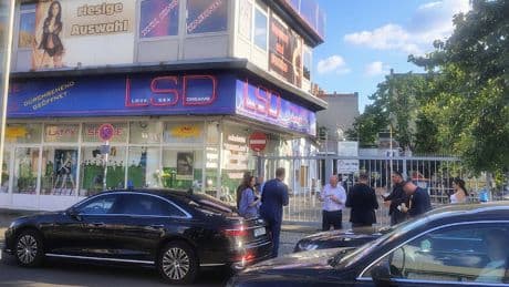 Berlins Regierungschef - Kai Wegners Döner-Stopp am Sex-Shop