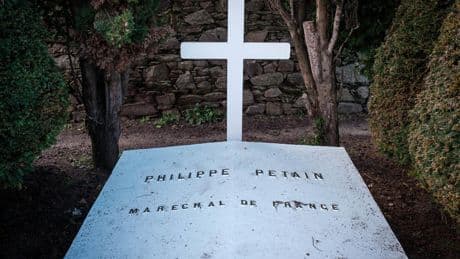 De l’île d’Yeu jusqu’aux plateaux télés, qui sont les derniers défenseurs de Philippe Pétain ?