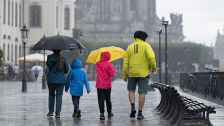 Unwetter in Deutschland: Teilweise bis zu 150 Liter Regen – Karten zeigen, wo es heute heftig schüttet