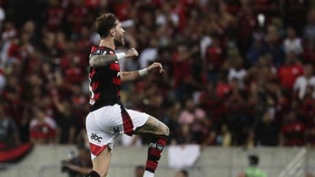 El Flamengo suda su pase a octavos de final