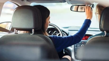 Un aspirante la lía durante su clase de conducir: &quot;No me toques el volante, te has metido en mi espacio&quot;