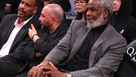 Charles Oakley rooting for Knicks to reach finals despite MSG exile