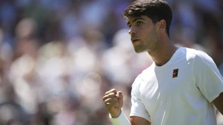 Alcaraz sufre un sofoco para ganar a Fognini en su debut en Wimbledon