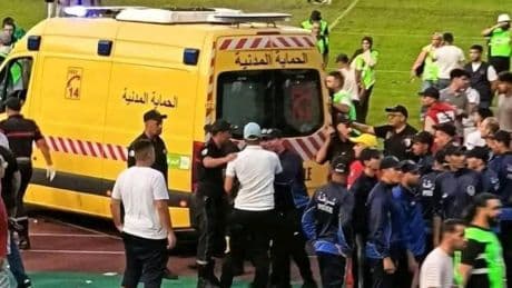 Tragedia: tres muertos y más de 70 heridos tras caer de la tribuna superior