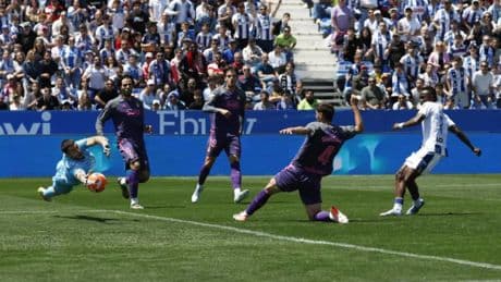 El Espanyol se complica antes del derbi