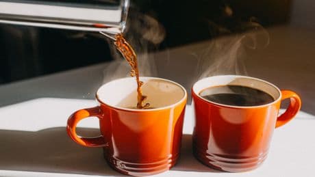 Kaffeetrinken vor dem Nickerchen? Warum das überraschend gut funktioniert