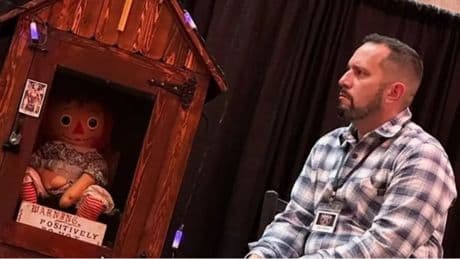 Muere Dan Rivera, investigador de lo paranormal, durante una gira con la muñeca 'Annabelle'