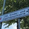 „Islamistische Gefährderin“: Messer-Attacke in Psychiatrie-Küche: Wachmann war abwesend