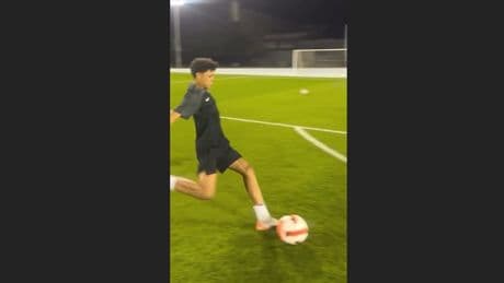 Was für eine Schusstechnik - Cristiano Ronaldo Jr. macht es wie sein Vater