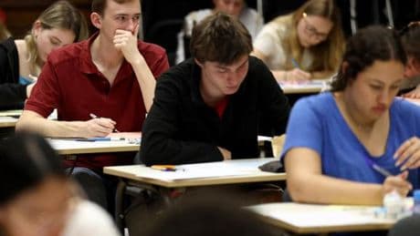 En direct, bac de français 2025. Les réponses à vos questions sur les sujets : « la mention de citations dans la copie n’est pas une obligation, même si elle sera valorisée »