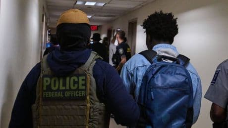 USA: Private Abschiebegefängnisse profitieren von Trumps Migrationspolitik