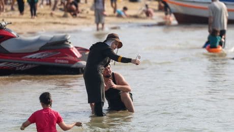 Sur les plages syriennes, burkini et bikini se croisent sans se rencontrer