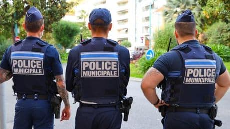 Plus de 4 000 forces de l’ordre sont mobilisées à partir de mercredi pour mener des contrôles dans les gares et les bus à la recherche de « clandestins », annonce Bruno Retailleau