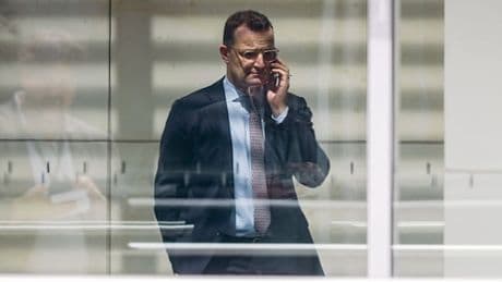 Spahn verteidigt Entscheidung von Merz zu Waffenlieferungen an Israel