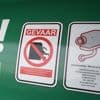 Wéér kruipt man in kledingcontainer, maar brandweer hoeft deze keer niet tussen te komen