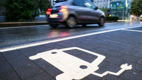 E-Mobilität: Mehr Rabatt auf E-Autos – auch wegen CO2-Zielen