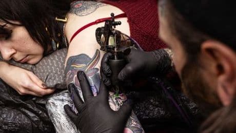 Tätowierfarben: Wie sicher sind Tattoos?