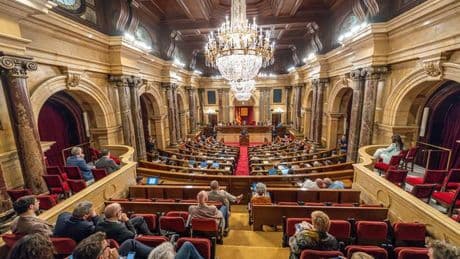 El Govern dispara la aprobación de decretos mientras cae en picado la elaboración de leyes en el Parlament
