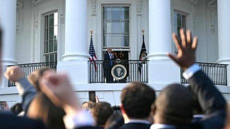 Donald Trump, en difficulté sur son budget, renoue avec le « travel ban » et s’attaque à nouveau à Harvard