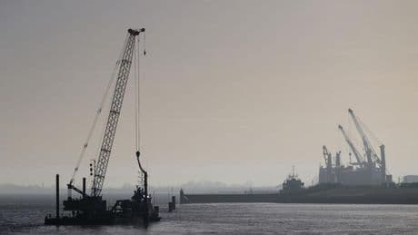 Beschwerden wegen Baulärm: Anwohner von sonntäglichen Rammarbeiten in Cuxhaven genervt
