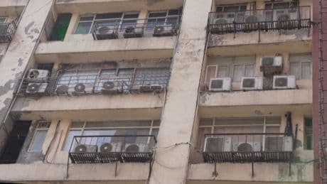 In India, 'air conditioning has become a necessity' despite its impact on the climate