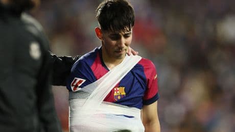 El amargo debut de Dani Rodríguez con el Barça: se retira lesionado con un cabestrillo