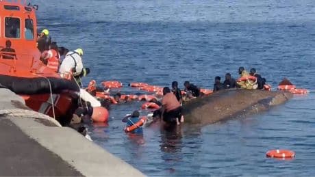 Tragedia en El Hierro: 5 muertos y una niña herida tras volcar un cayuco con al menos 180 migrantes