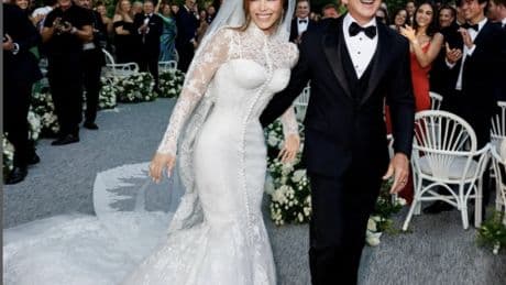 Lauren Sánchez diventa “Bezos” e svela l’abito da sposa. Matteo Bocelli apre la cerimonia con Elvis