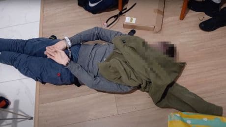 Polizei nimmt 15 Verdächtige fest - Hooligans sollen Flüchtlinge geschleust haben