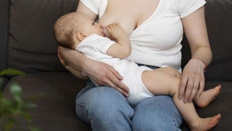 La mitad de los bebés reciben lactancia materna en exclusiva a los seis meses, la cifra más alta de la historia