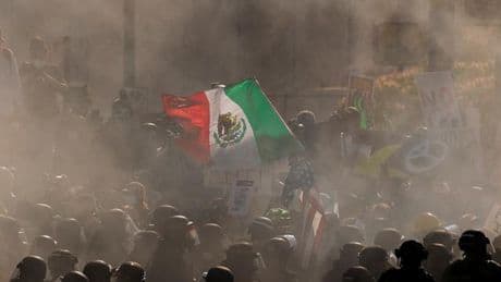 Der US-Überblick am Morgen: Kalifornien beklagt Rechtsbruch, Militär geht gegen Einwanderer vor