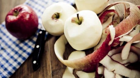 ¿Es necesario pelar la fruta o estamos tirando lo mejor? Esto es lo que dice la ciencia