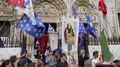 Pèlerinage de Chartres : le Vatican et les évêques français rappellent les règles liturgiques