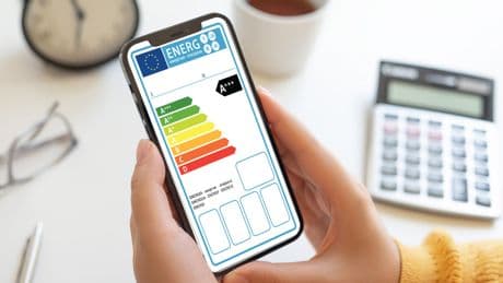 Weißer Sticker auf Smartphones: Jetzt werden Energielabels für Handys & Co. zur Pflicht in der EU