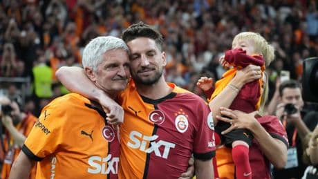 Mertens Galatasaray kariyerini 5 kupayla noktaladı