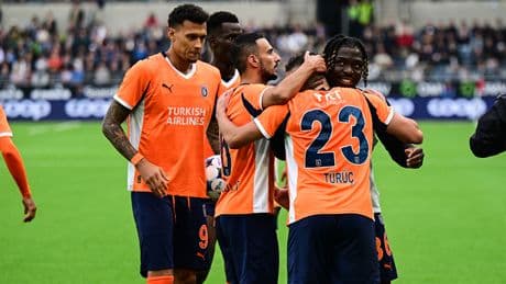 Başakşehir'den deplasmanda 3 gollü dönüş! Viking karşısında tur kapısını araladı
