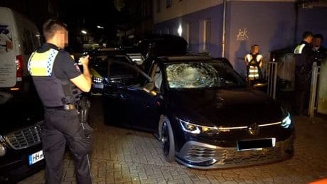 Gewalt-Exzess in Hamburger Problemviertel - Räuber zerren Männer aus Auto und verprügeln sie