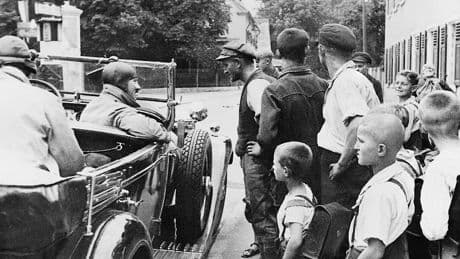 Konträre Bücher über die Deutschen in der NS-Zeit: Wie groß war der Abstand zum „Führer“?