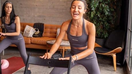 Yoga y 'brunch': el plan que arrasa en las terrazas de los hoteles de Bilbao