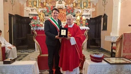 I fedeli di Caravonica e Diano Marina insieme per festeggiare i cinquant’anni di sacerdozio di don Minasso
