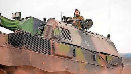 Ruzie om Europese defensiemiljarden zorgt voor weken vertraging: waar mogen de lidstaten hun wapens kopen?