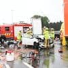 Bestuurder rijdt in op vrachtwagen op R4 in Sint-Kruis-Winkel: brandweer moet slachtoffer bevrijden