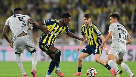 Fenerbahçe, ligdeki ilk 3 puanını 3 golle aldı: Fenerbahçe: 3 Kocaelispor: 1