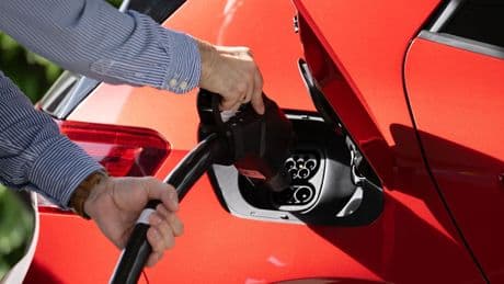Elektromobilität: E-Auto-Käufer vertrauen deutschen Marken - auch im Ausland