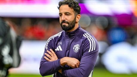 England international in talks to sign for Man Utd as a free agent
