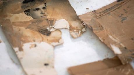 Après les inondations à Valence, des millions de photos de famille sauvées des eaux par des bénévoles et des spécialistes